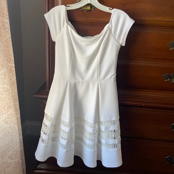 Francescas Off the Shoulder White Dress - Picture 2 of 5